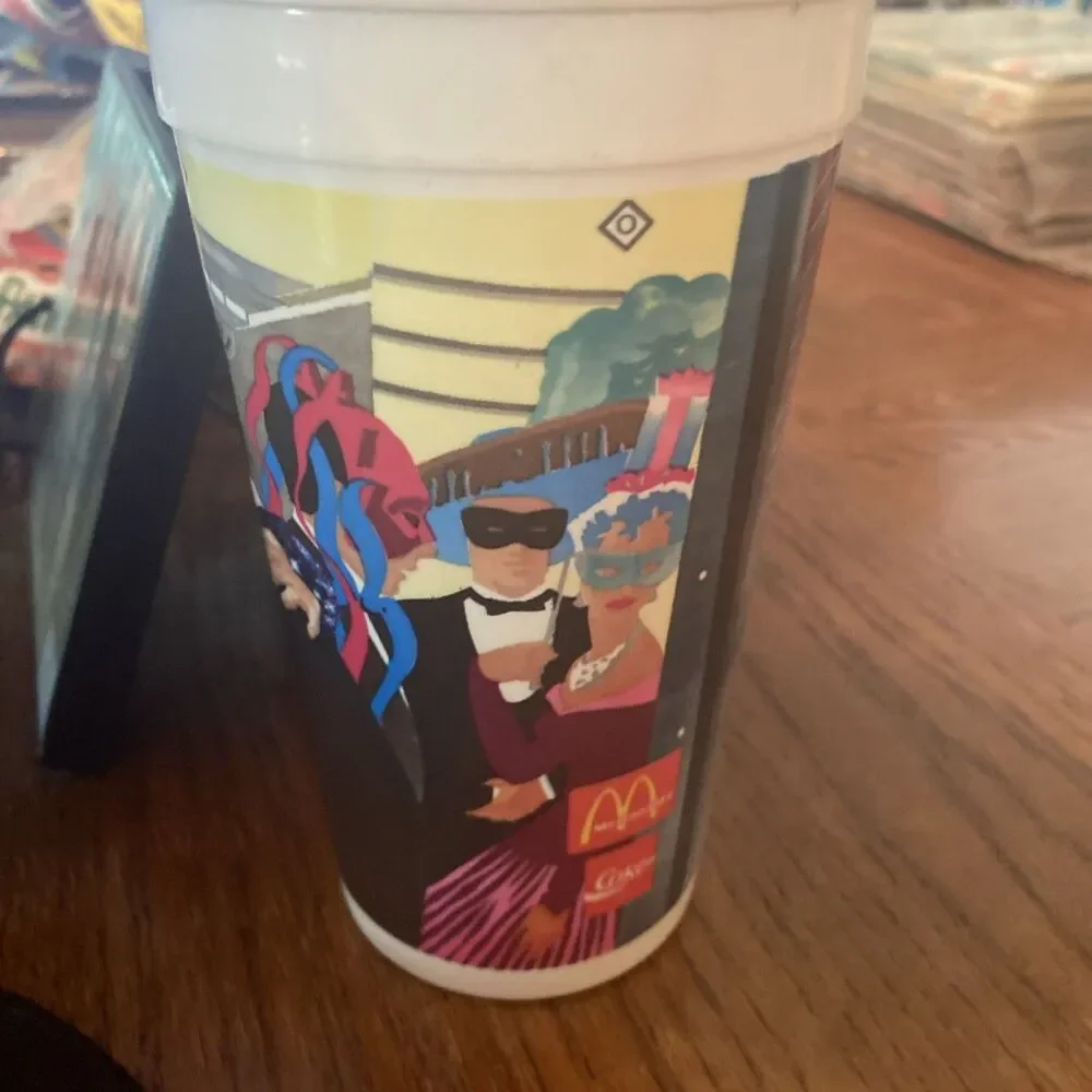 Batman Returns Bruce Wayne & Selina Kyle Vintage 1992 McDonald's Cup